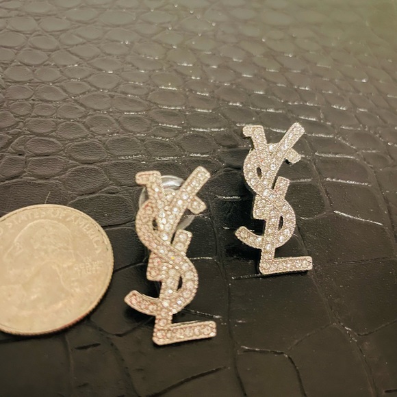 Gorgeous High End Designer Brand - Inspired Earrings - Picture 4 of 5